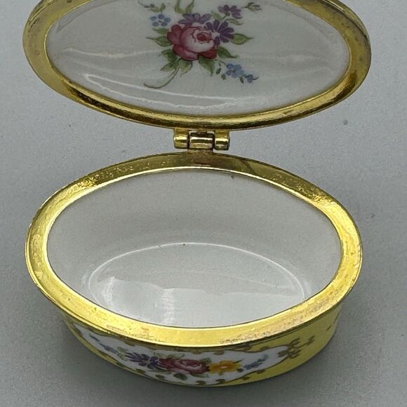 Vtg Oval Yellow Floral Hinged Trinket Pill Box Butterfly Clasp Unmarked Spring - Picture 5 of 10